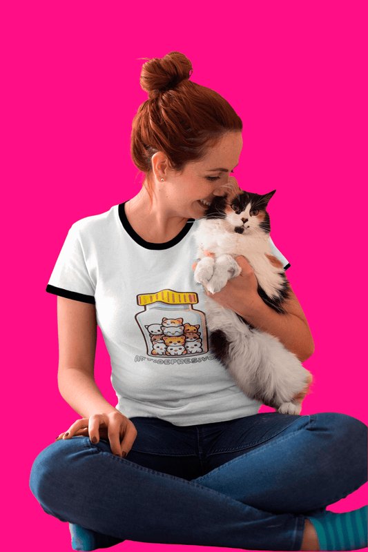 Detalle camiseta Antidepresivos con diseño de gato, impresión de alta calidad