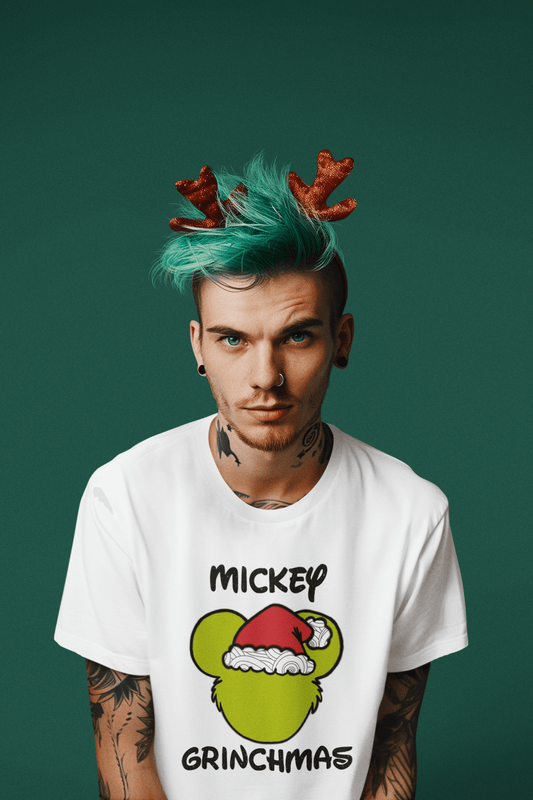 camiseta navideña
humor Mickey Grinch
ropa divertida para Navidad
StarWayToHelen diseño original