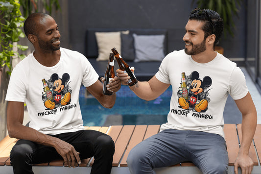 Camiseta "Mickey Mahou" - El regalo más original para los amantes de la cerveza y la cultura pop
¿Buscas el regalo perfecto para ese amigo friki, amante de la cerveza y del humor geek? La camiseta "Mickey Mahou" es justo lo que necesitas. Con un diseño único y divertido, esta camiseta no solo arrancará sonrisas, sino que se convertirá en la prenda favorita de cualquier amante de la cerveza Mahou y los clásicos de la animación.
Características de la camiseta:
100% algodón, perfecta para llevar todo el día.