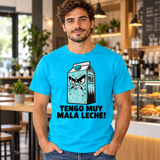 Hombre con camiseta turquesa Tengo Muy Mala Leche, brik de leche enfadado - Starway to Helen