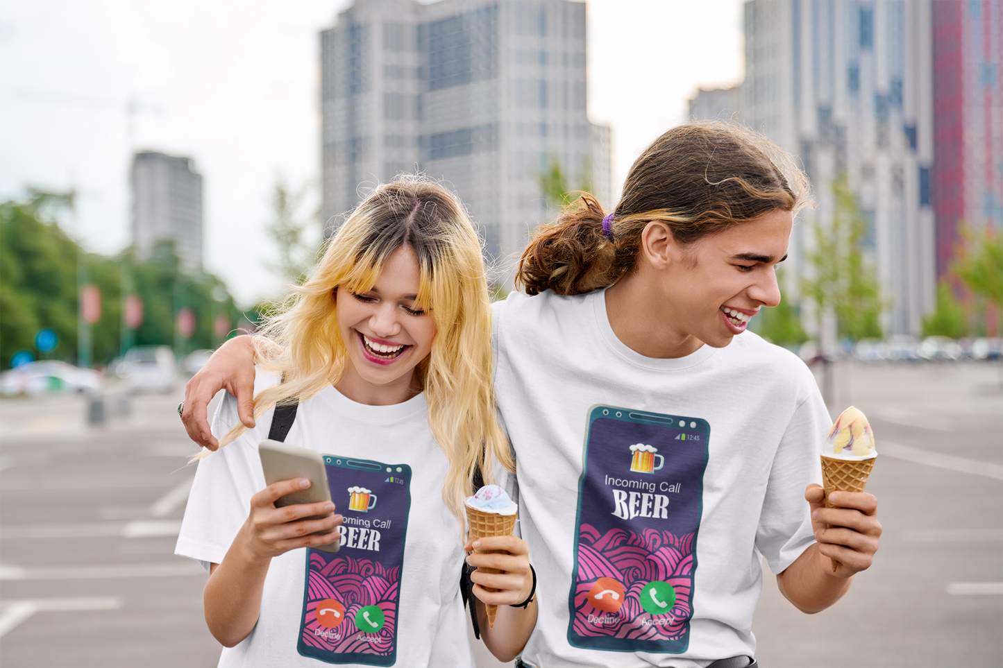 Camiseta "Incoming Call Beer" - Para los que nunca rechazan una cerveza
¡La llamada que siempre querrás contestar! Si eres de los que no pueden decir "no" a una buena cerveza fría, la camiseta "Incoming Call Beer" es justo lo que necesitas. Con un diseño divertido que imita una llamada entrante de tu bebida favorita, esta camiseta es el regalo perfecto para los amantes de la cerveza y del buen humor.
Características de la camiseta:
100% algodón, suave y cómoda para cualquier ocasión.
Divertido diseño con