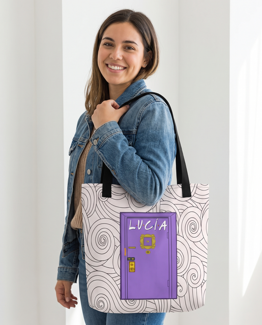 Persona llevando la Bolsa Tote Personalizada Puerta Morada al hombro - Starway to Helen