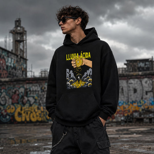 Hombre con sudadera negra con capucha Lluvia Ácida, diseño industrial
