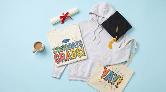 Camisetas, sudadera, taza y bolsa tote con birrete y diploma: regalos de graduación originales y divertidos