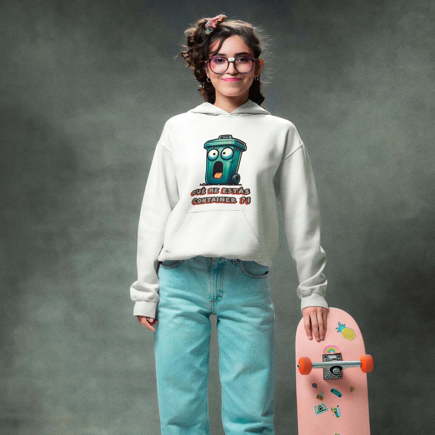 Sudaderas inspiradas en los años 80 con diseños retro y frases icónicas. Moda vintage para los amantes de la nostalgia ochentera.