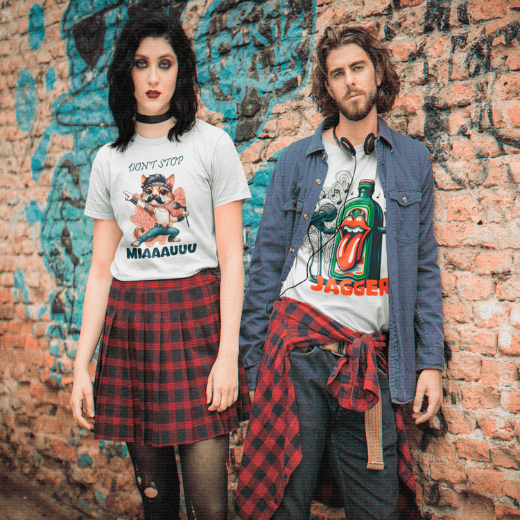 Camisetas unisex inspiradas en la música, con diseños que incluyen iconografía musical, letras de canciones y retratos de músicos icónicos. Perfectas para melómanos de todos los géneros.