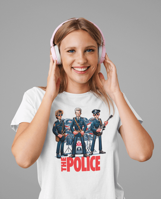 Detalle del estampado The Police en camiseta de manga corta para fans del rock clásico