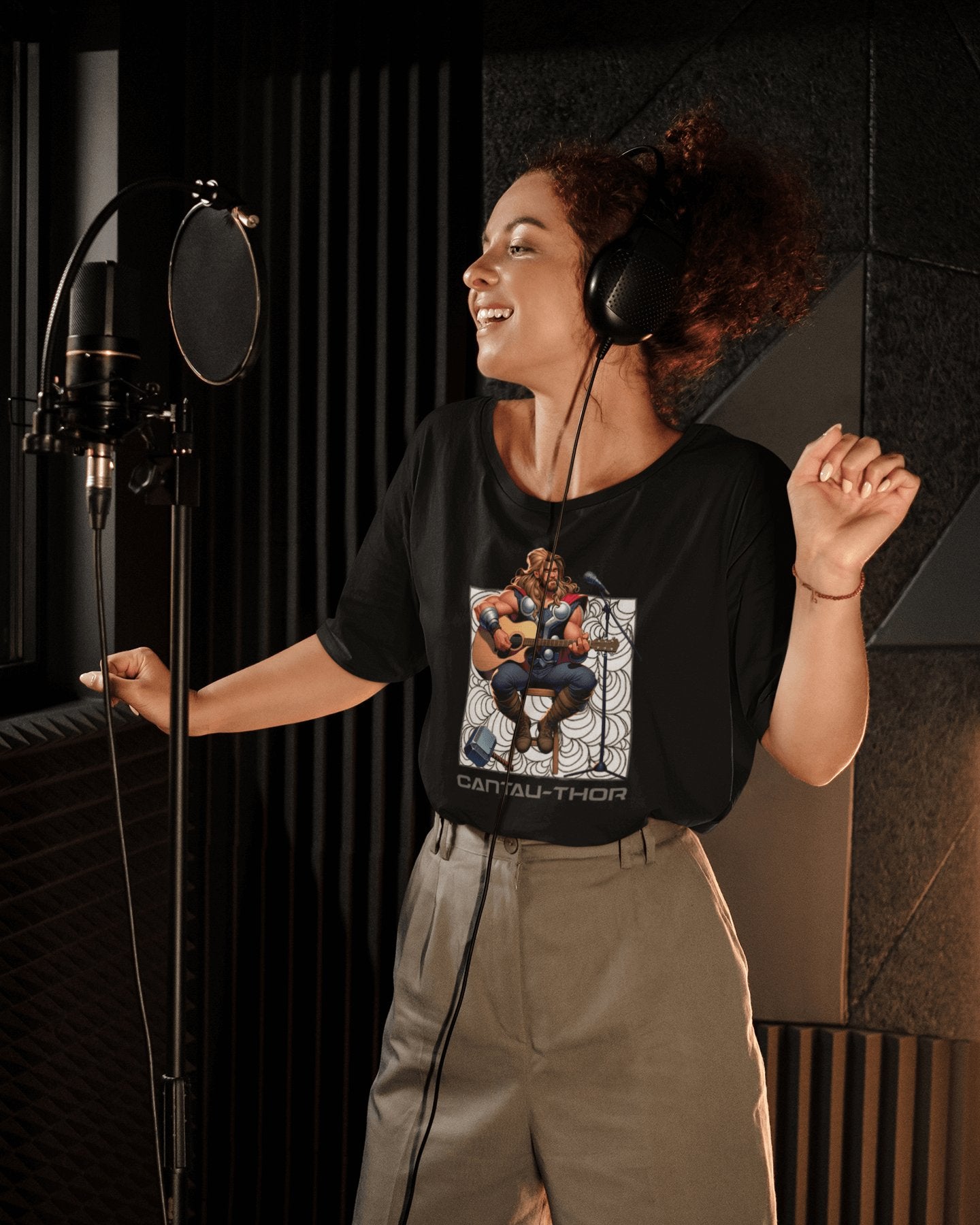 Mujer con camiseta Cantau-Thor, parodia de Thor (Marvel) - Starway to Helen