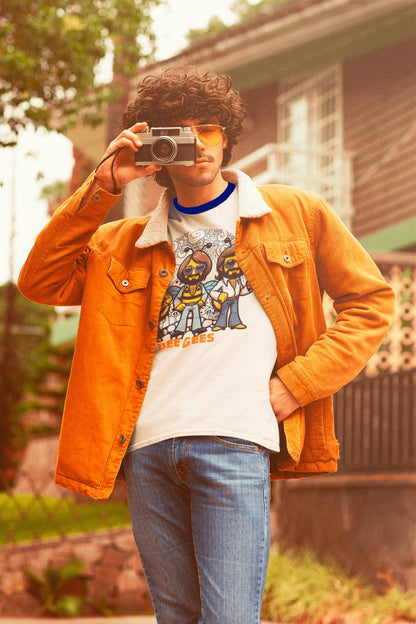 Hombre con camiseta Bee Gees, parodia de The Bee Gees - Starway to Helen