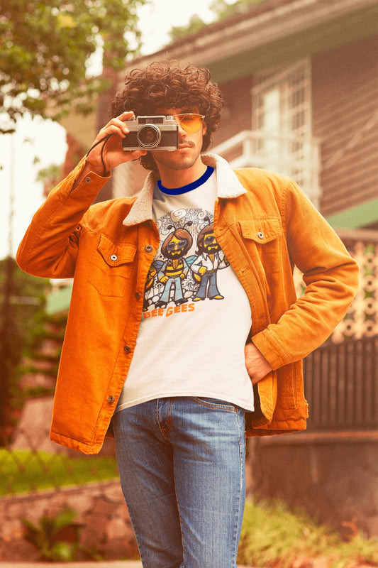 Hombre con camiseta Bee Gees, parodia de The Bee Gees - Starway to Helen