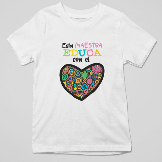 Camiseta Esta Maestra Educa con el Corazón