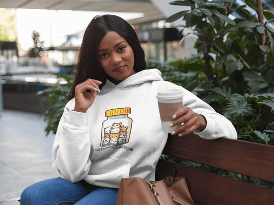 Detalle del diseño de sudadera Antidepresivos con gatos ilustrados en estilo tierno y relajante