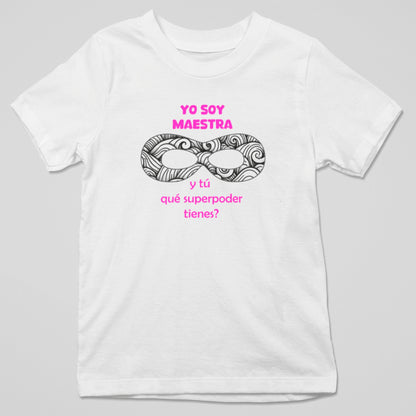 Camiseta Yo Soy Maestra ¿Y Tú Qué Superpoder Tienes? con diseño empoderamiento educativo