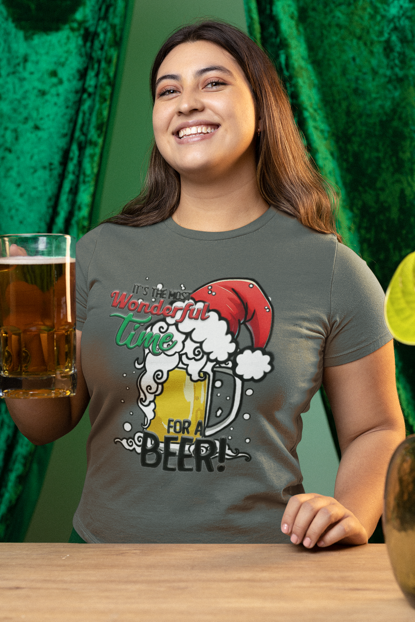 Camiseta It's the Most Wonderful Time for a Beer
Ropa divertida de Navidad
Humor gráfico
StarWayToHelen
Moda navideña original para amantes de la cerveza