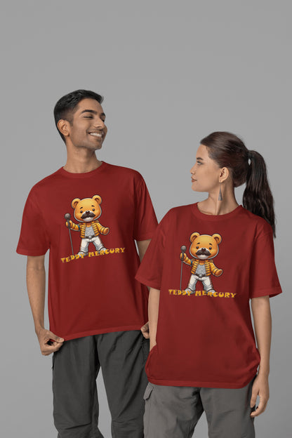 Persona con camiseta Teddy Mercury, parodia de Freddie Mercury (Queen) - Starway to Helen