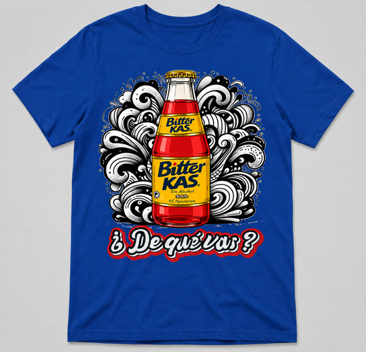 Camiseta azul divertida “¿De qué vas?” con botella estilo Bitter Kas y diseño retro nostálgico