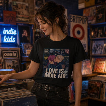 Mujer con camiseta negra Love is Indie Air en tienda de discos – Starway to Helen