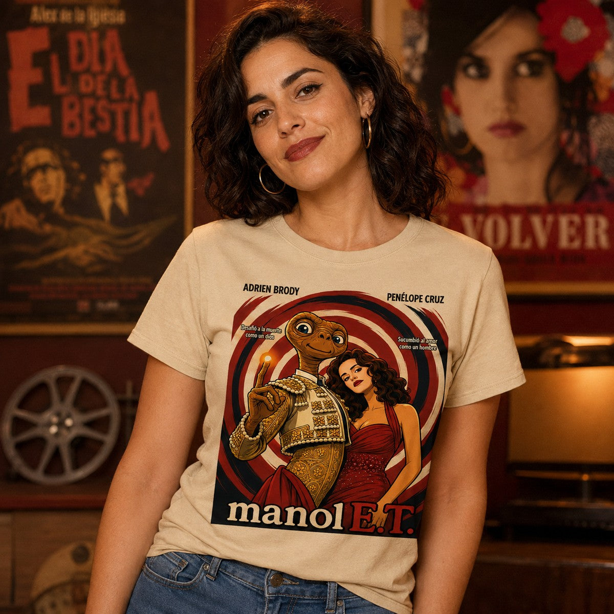Chica con camiseta crema Manol E.T. (Manolete y E.T.) - Starway to Helen