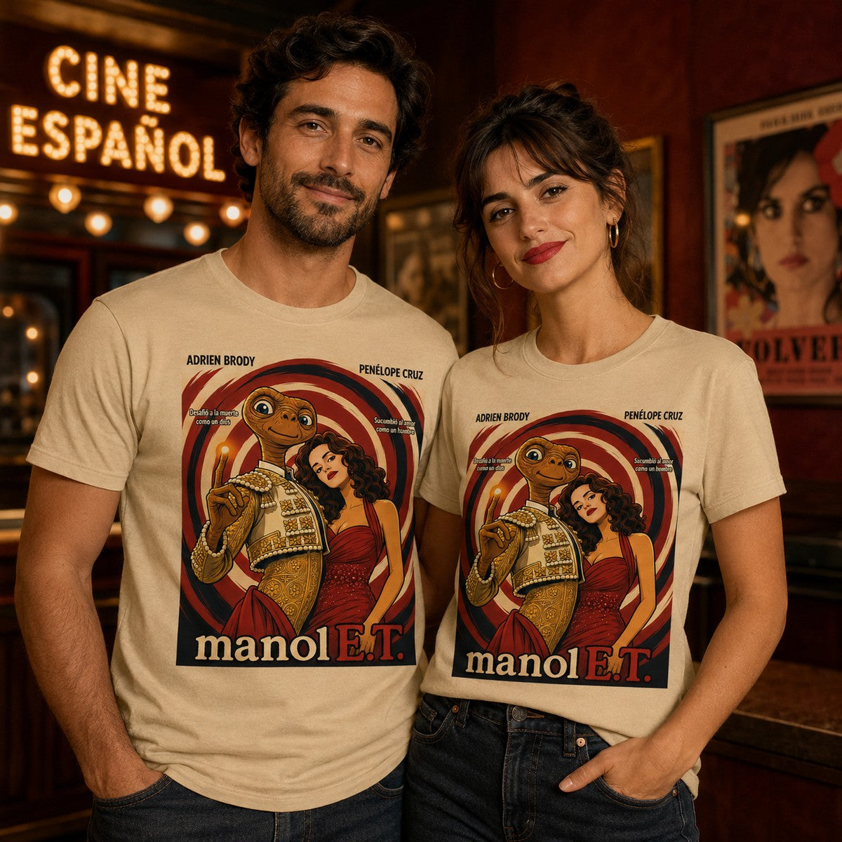 Pareja con camiseta crema Manol E.T. (Manolete y E.T.) - Starway to Helen
