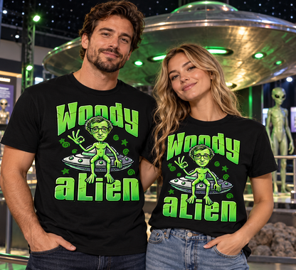 Pareja con camisetas negras Woody Alien, alien verde con gafas y OVNI, regalo original para frikis del cine - Starwaytohelen