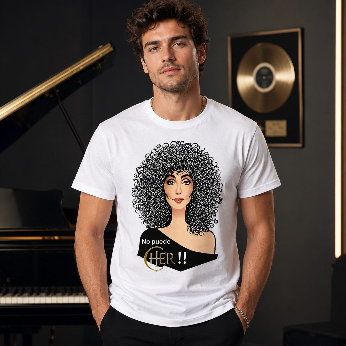 Hombre con camiseta No Puede Cher blanca, homenaje a Cher - Starway to Helen