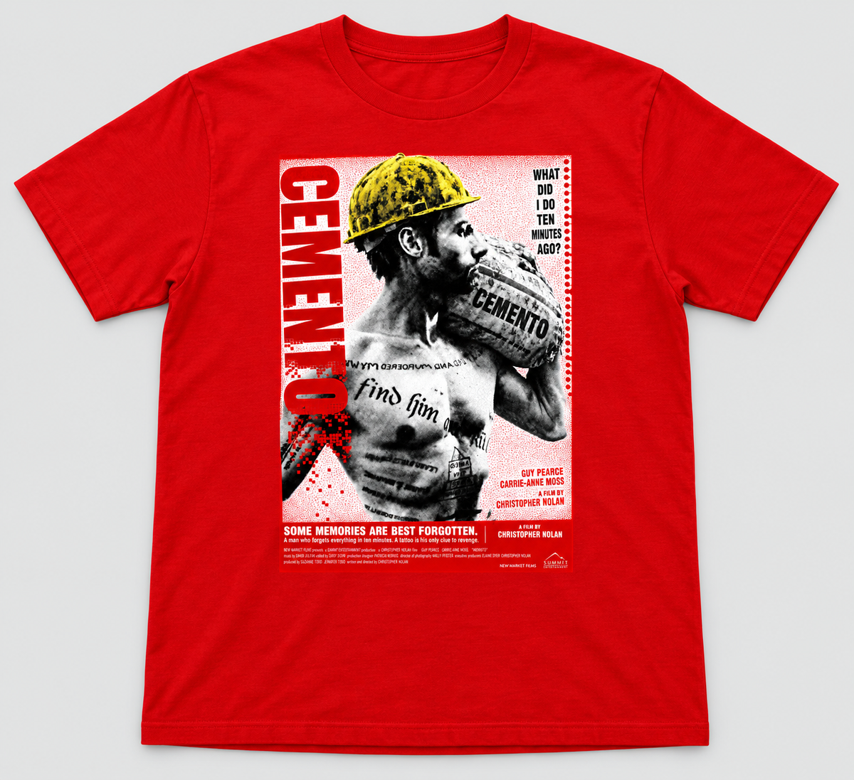 Camiseta roja Cemento, póster de cine con albañil, casco amarillo y saco de cemento, parodia friki de Memento - Starway to Helen