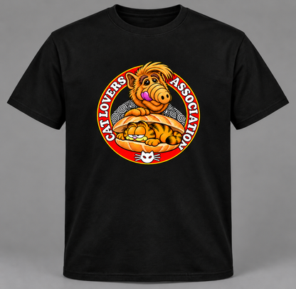 Camiseta negra Cat Lovers Association, ALF y Garfield dormido en un bocadillo en emblema circular rojo, parodia retro de los 80 - Starway to Helen