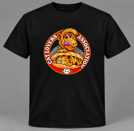 Camiseta negra Cat Lovers Association, ALF y Garfield dormido en un bocadillo en emblema circular rojo, parodia retro de los 80 - Starway to Helen