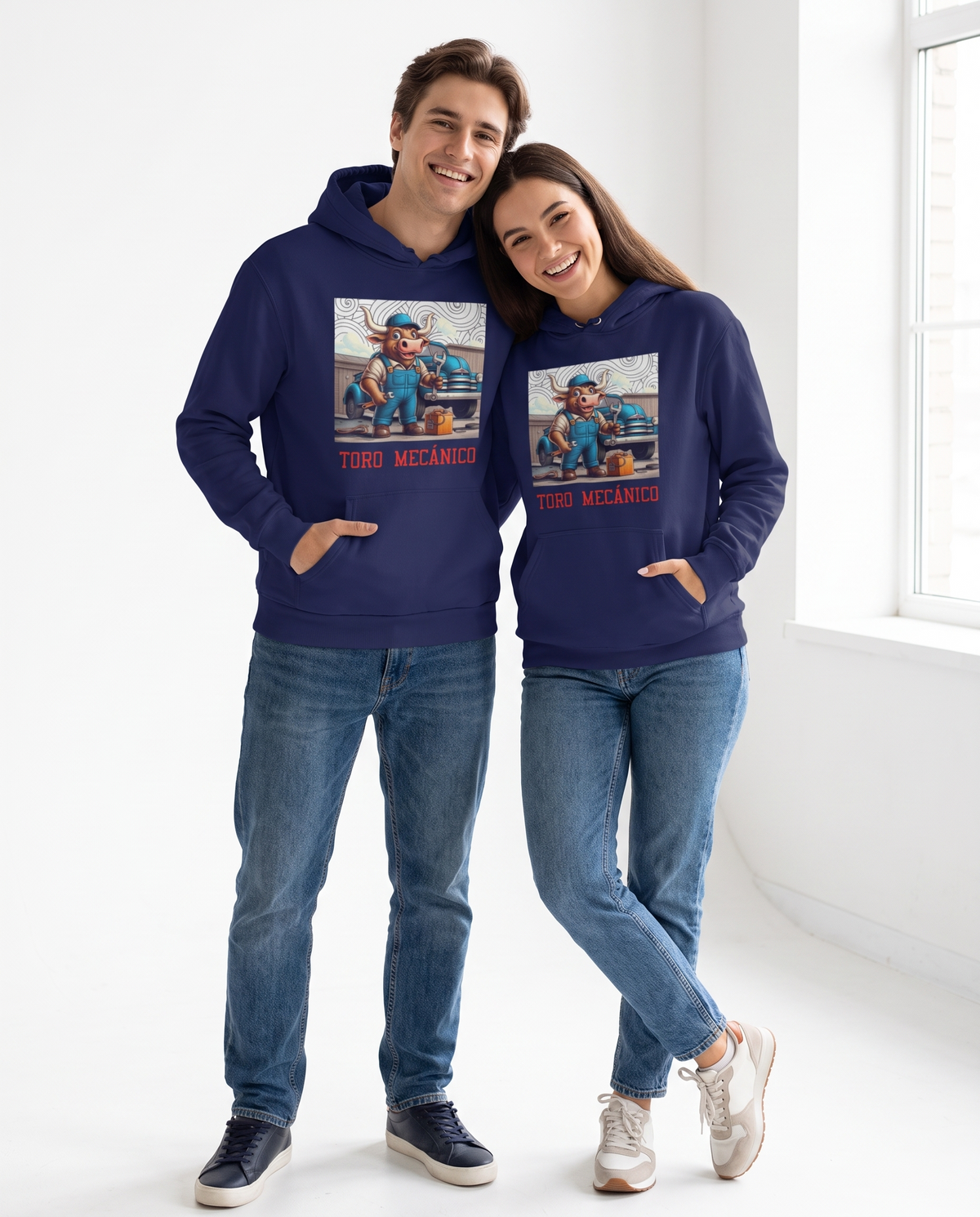 Pareja con sudadera Toro Mecánico, diseño toro con engranajes - Starway to Helen