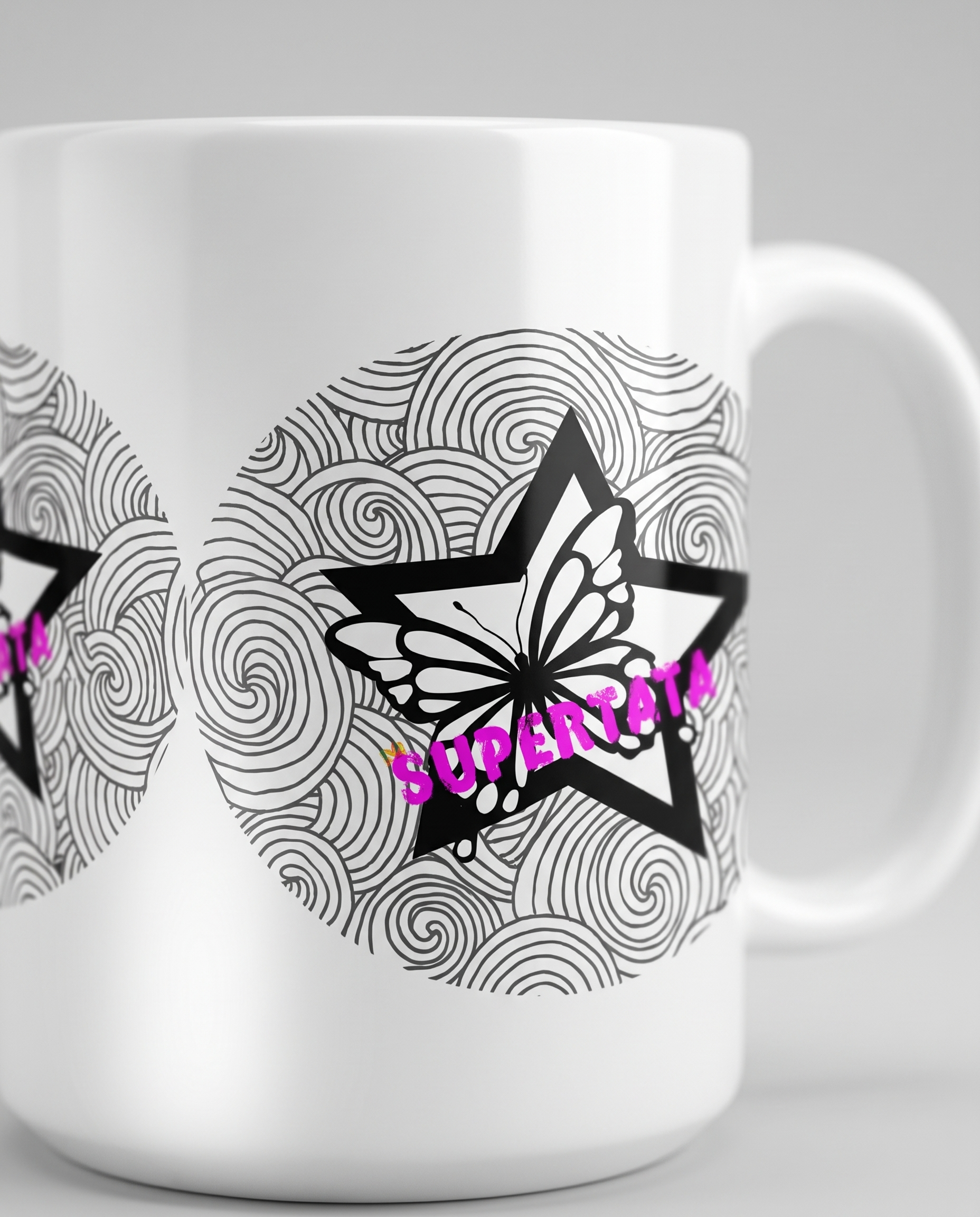 Primer plano del estampado de la taza SuperTata - Starway to Helen