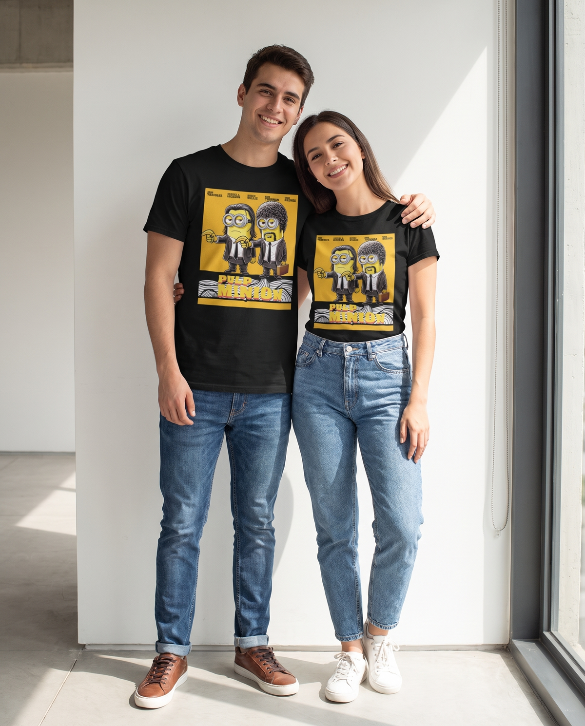 Pareja con Camiseta Pulp Minion - Starway to Helen