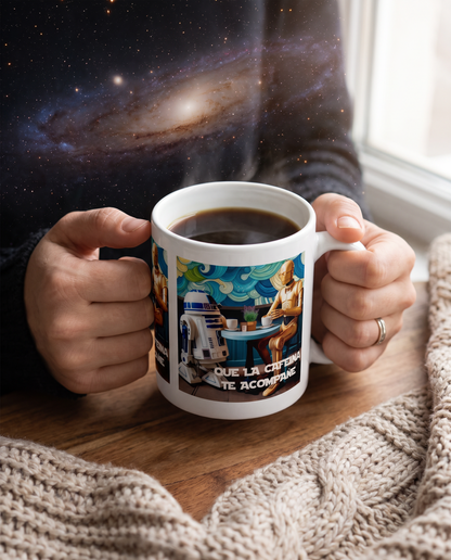 Manos sosteniendo la Taza Que la Cafeína te Acompañe con café - Starway to Helen