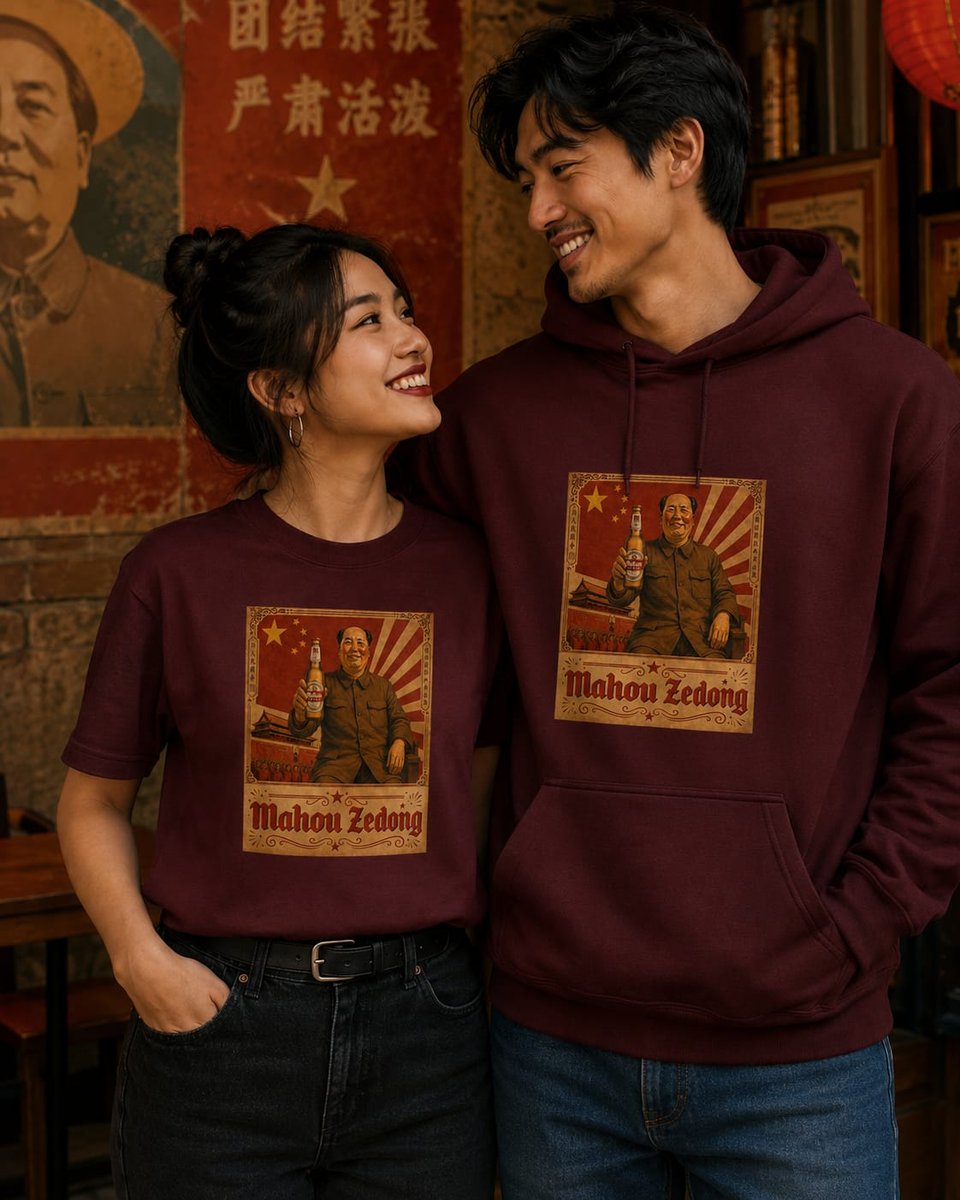 Pareja con camiseta Mahou Zedong, parodia de Mao Zedong - Starway to Helen