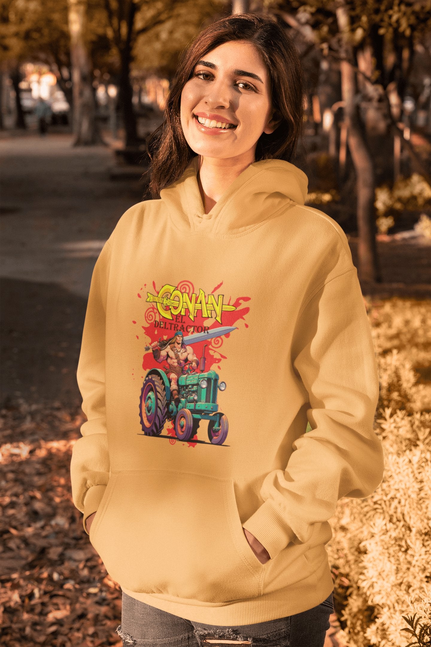 Mujer con sudadera Conan el Deltractor guerrero en tractor de Starway to Helen