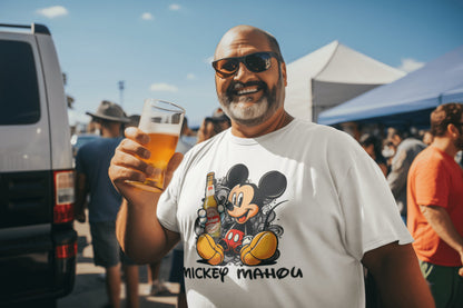 Mujer con camiseta Mickey Mahou, parodia de Mickey Mouse - Starway to Helen