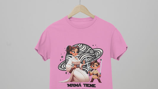 Camiseta "Mamá Tiene la Fuerza": El Poder Jedi de una Mamá