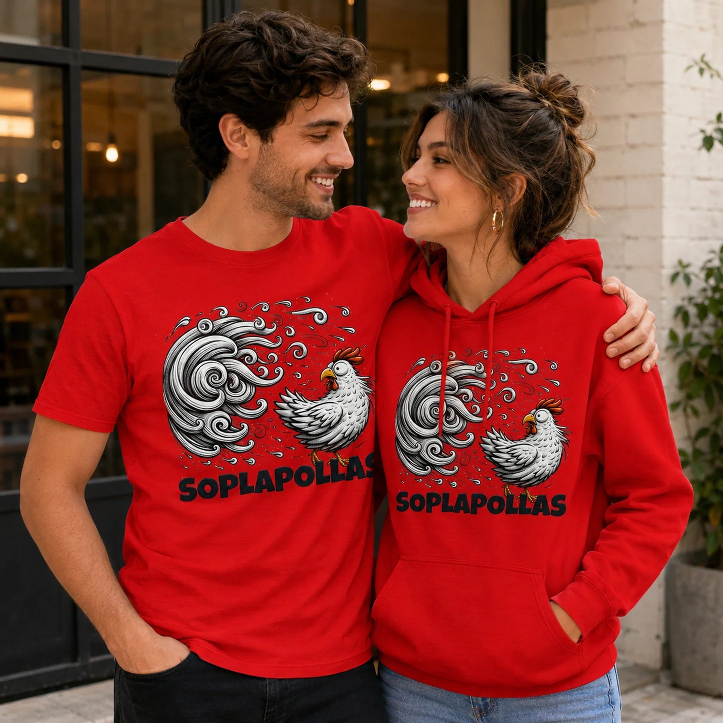 Pareja con sudadera y camiseta rojas Soplapollas, regalo divertido de humor español