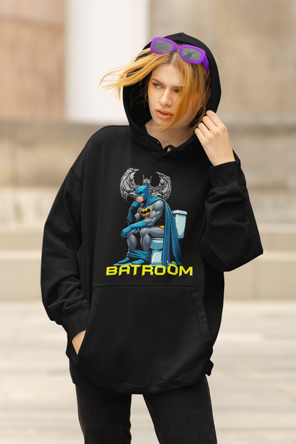 Mujer con sudadera Batroom negra, estilo urbano con gafas de sol, diseño parodia de Batman