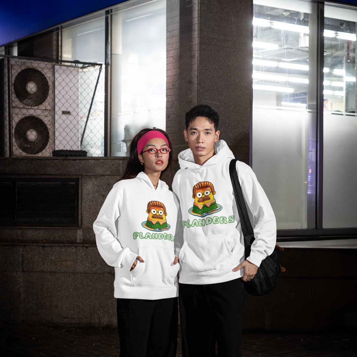 Pareja con sudadera blanca con capucha Flanders, parodia Simpsons taco