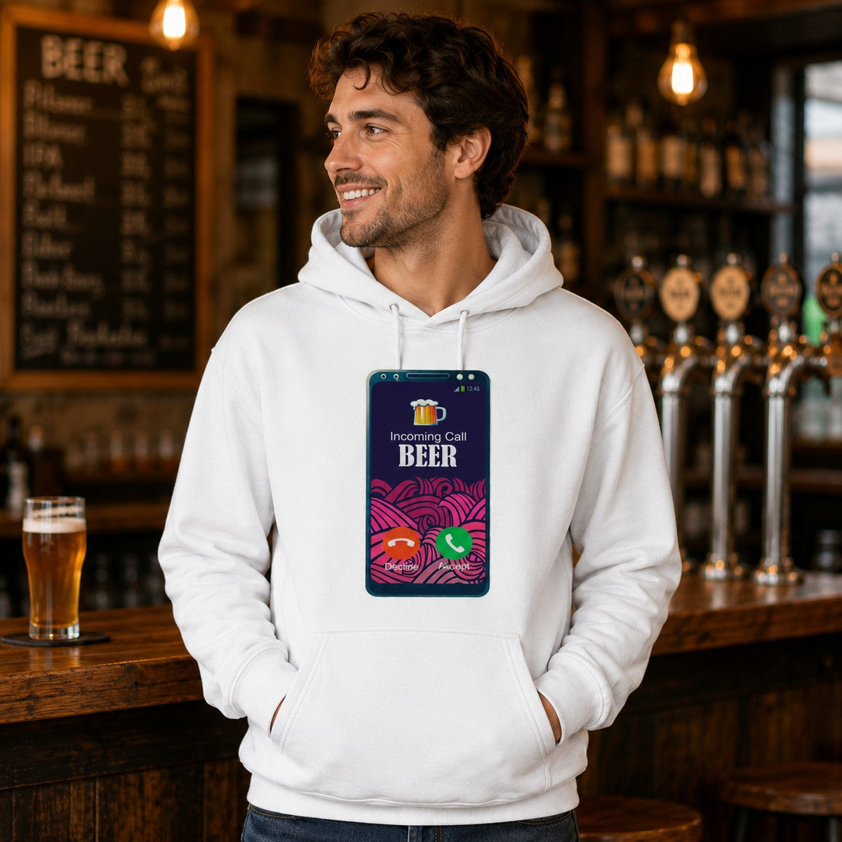 Hombre con sudadera blanca Incoming Call Beer – Starway to Helen