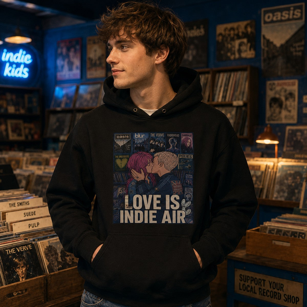 Hombre con sudadera negra Love is Indie Air en tienda de discos – Starway to Helen