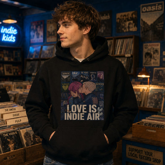 Hombre con sudadera negra Love is Indie Air en tienda de discos – Starway to Helen