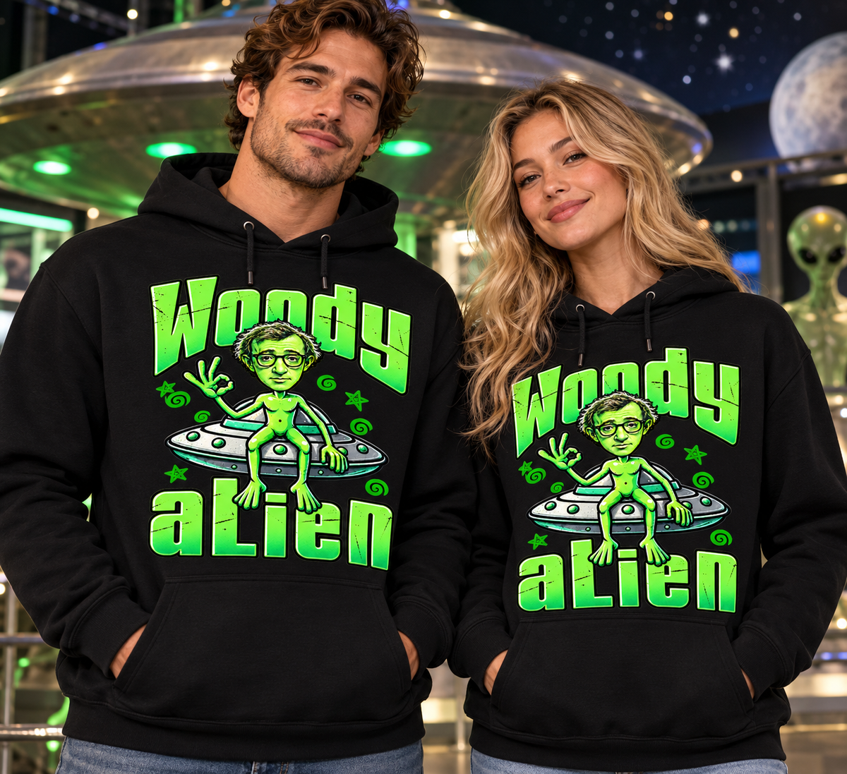 Pareja con sudaderas negras con capucha Woody Alien, alien verde con gafas y OVNI, regalo original para frikis del cine - Starway to Helen