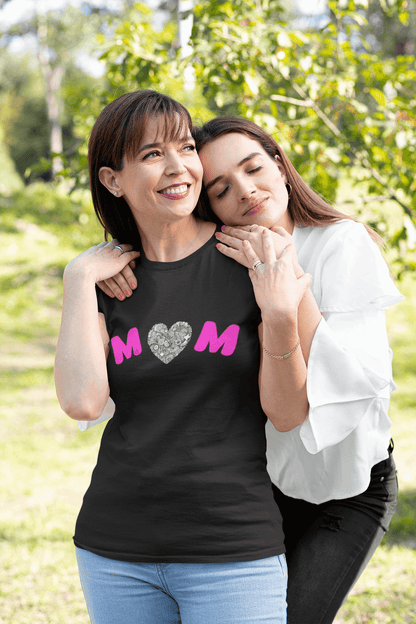 Camiseta "MOM": Amor en Cada Letra