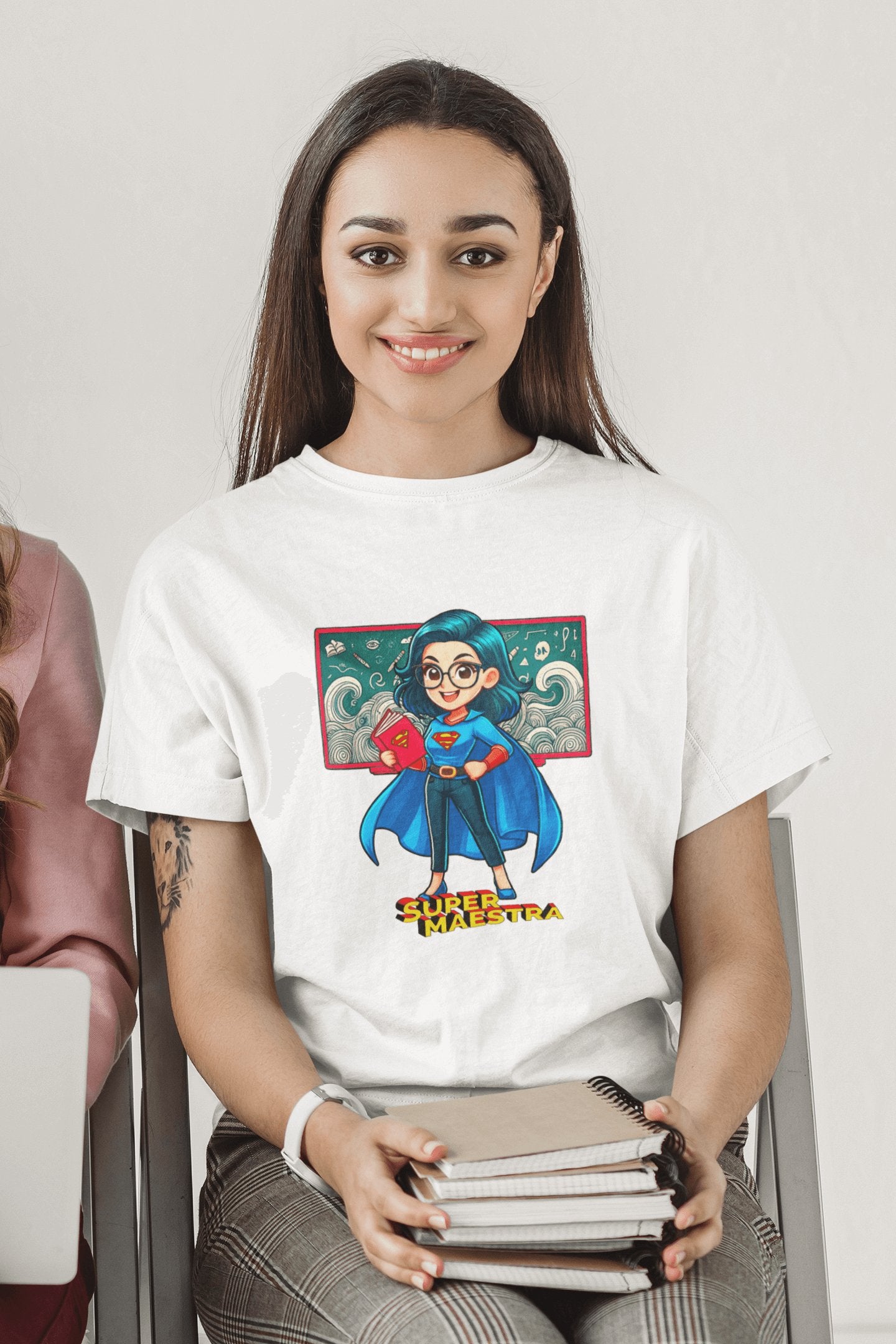 Persona con camiseta Super Maestra de Starway to Helen
